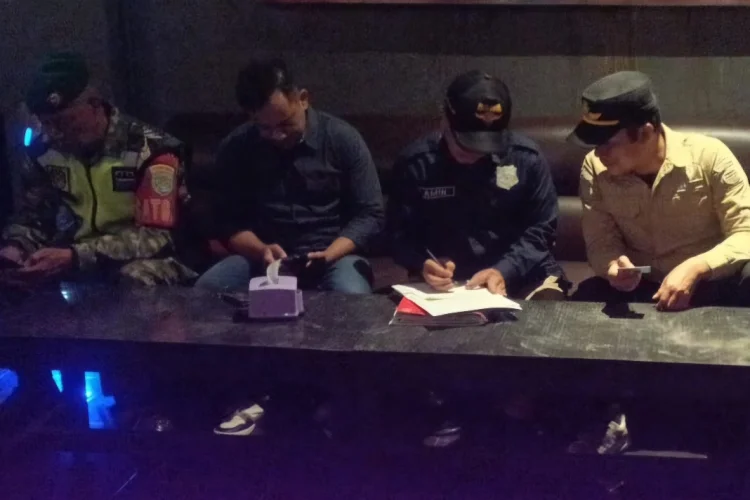 Satpol PP Kota Bandung Tertibkan Tempat Hiburan Malam saat Imlek
