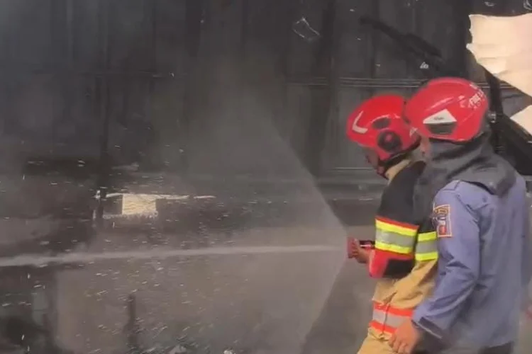 Diduga Kebocoran Gas, Kafe di Taman Heulang Hangus Terbakar
