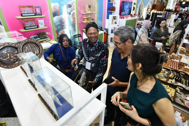 Kisah Lidya dan Kilau Batu Nusantara