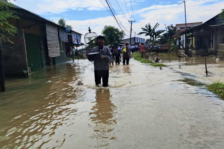 Awal Puasa Banjir Rendam Desa Karangligar Karawang, 910 Warga Terdampak
