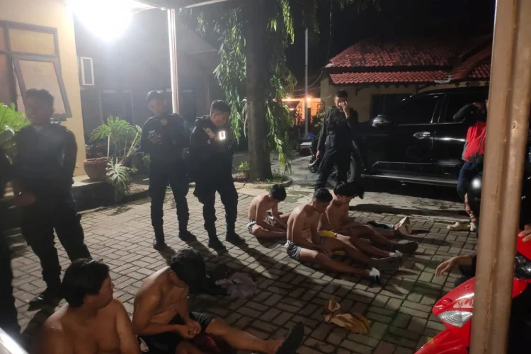 Polres Karawang Gagalkan Perang Sarung  Kelompok Remaja