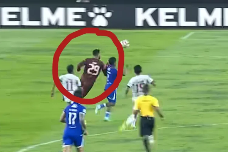 Aksi Igor Rodrigues Kiper Persita Buat Warganet Heran saat Lawan Persib Bandung