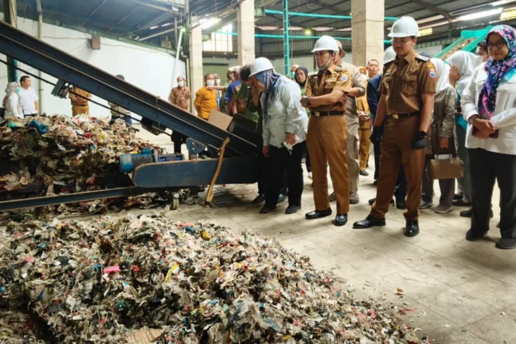 Ogah Tragedi Sampah TPA Leuwigajah Terulang, Ngatiyana Targetkan Cimahi Zero to TPA