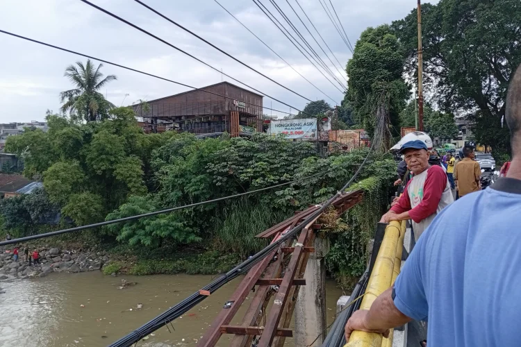 Geger Penemuan Mayat Pria Mengambang di Bawah Jembatan Sarijan