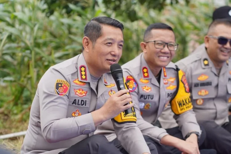 Kapolresta Bandung Ngariung Bareng Petani Nagreg, Dorong Swasembada Pangan 2026