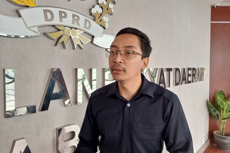 Legislator Ingatkan Sekolah Segera Input Data Siswa untuk Program Tebus Ijazah Gratis