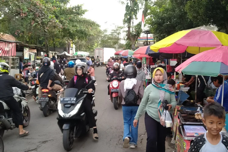 Perang Berburu Takjil Ramadan 2026 di Jalan Raya Katapang-Andir
