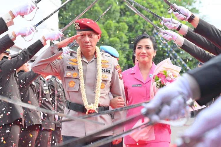 Pelepasan Haru Kombes Pol Budi Sartono di Polrestabes Bandung
