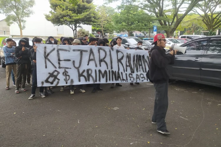 Mahasiswa Geruduk PN Tipikor Bandung, Sebut Kejari Cianjur Rawan Kriminalisasi