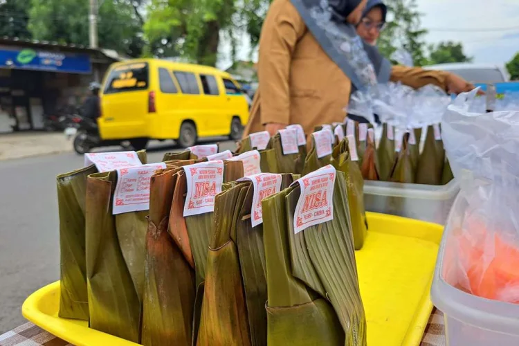 Botok Roti, Takjil dengan Sepotong Nostalgia yang Selalu Dirindukan Wong Cirebon