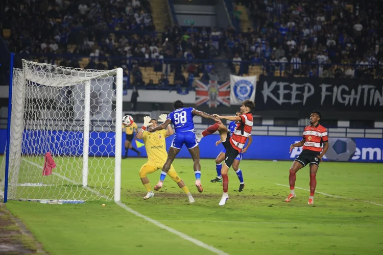 Persib Pesta Gol di GBLA, Menang 5-0 atas Madura United