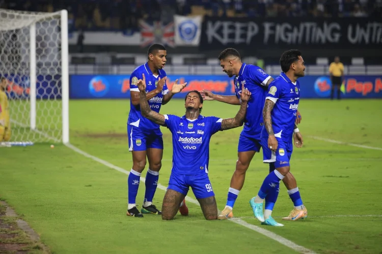 FOTO: Babak Pertama Persib vs Madura United, Maung Bandung Unggul 3-0