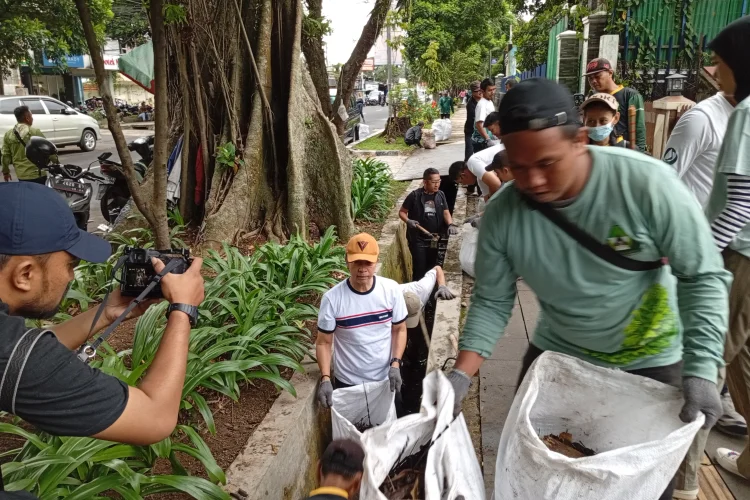 Menuju Kota Bersih, Pemkot Bogor Bersihkan Ruas Jalan Strategis