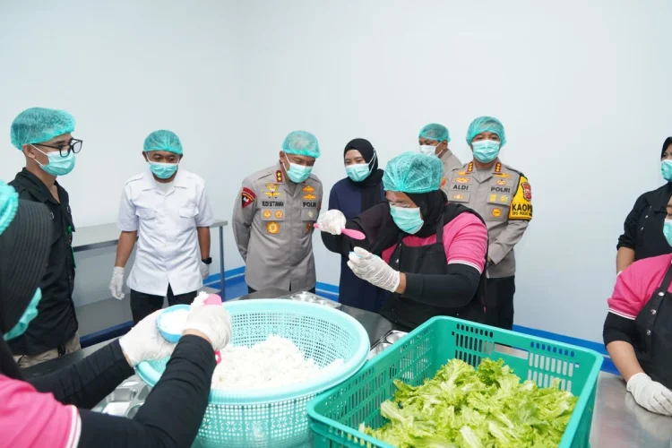 Kapolda Jabar Cek Dapur SPPG Polresta Bandung