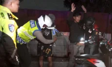 Bupati - Kapolres Bogor Amankan Ratusan Botol Miras dan Penjualnya