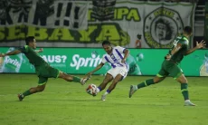 Persib Masih Kokoh di Puncak Klasemen Meski Imbang 2-2 Lawan Persebaya