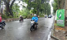 Membahayakan Pemotor, Kabel Optik Menjuntai di Jalan Dr Sumeru