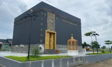 Musala Dewi Yulisyani Dibangun Menyerupai Kabah Ini Milik Wakil Bupati Karawang