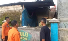 Diterpa Hujan dan Angin Kencang, Tembok Lapuk Rumah Masitoh Roboh