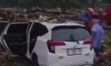 Hujan Deras dan Angin Kencang Terjang Batang, 3 Orang Tewas Tertimpa Pohon
