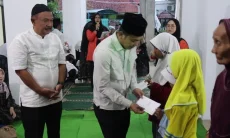 Safari Ramadan di Mayung, Wabup Cirebon Santuni Anak Yatim dan Duafa