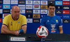 Pelatih Persib Bojan Hodak Waswas Hadapi Persik Kediri di Stadion GBLA