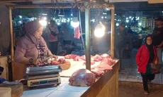 Jelang Lebaran 2026, Harga Daging Ayam hingga Cabai Tanjung di Bandung Masih Tinggi