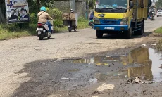 Jelang Arus Mudik, Sejumlah Jalan di Karawang Masih Rusak dan Berlubang ‎