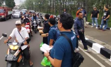 JJB dan KNPI Bogor Berkolaborasi, Bagikan 1.000 Paket Takjil di Pakansari