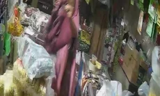 Terekam CCTV, Emak-emak Curi Tas Berisi Uang dan Perhiasan di Pasar Rajapolah