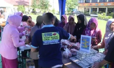 Polresta Cirebon Gelar Gerakan Pangan Murah, Warga Manfaatkan Sembako Terjangkau