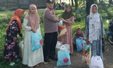 Masyarakat Babakan Madang Dapat Paket Sembako dari Presiden Prabowo Subianto
