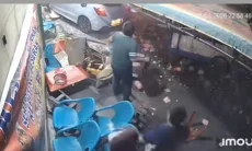 Mobil Brio Tabrak Stand Pasar Kaget Binjai, Tiga Orang Jadi Korban