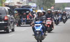 Foto: Prediksi Puncak Arus Balik Lebaran 2026, Jalan Kadungora Garut Dipadati Pemudik