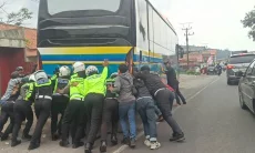 Polisi Siaga di Tanjakan Gentong, Pemudik Dibantu Saat Kendaraan Overheat