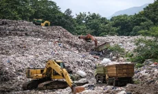 Tumpukan Sampah Melonjak di Cirebon Usai Lebaran, Capai 1.600 Ton per Hari
