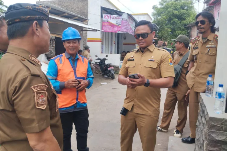Protes Warga Pasang Pohon Pisang di Tengah Jalan Rusak, Camat Klaim Sudah Diperbaiki