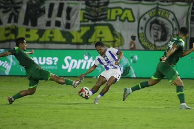 Persib Masih Kokoh di Puncak Klasemen Meski Imbang 2-2 Lawan Persebaya