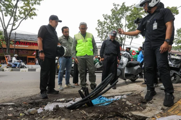 Farhan Pastikan Bahu Jalan Bekas Galian Segera Rapi Kembali