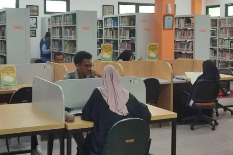 Minat Membaca Naik Saat Ramadan Perpustakaan Karawang Penuh