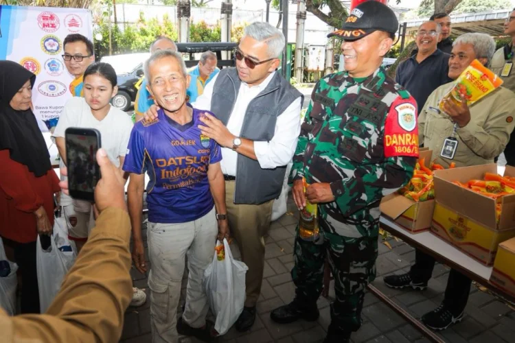 Kota Bandung Salurkan Bantuan Ramadan, Pemkot Awasi Penimbunan Bahan Pokok