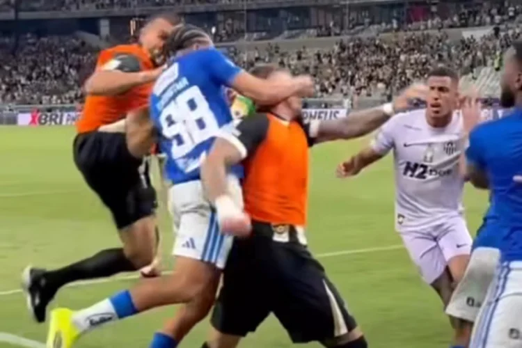 Final Mineiro Ricuh! 23 Pemain Cruzeiro vs Atletico Mineiro Digajar Kartu Merah