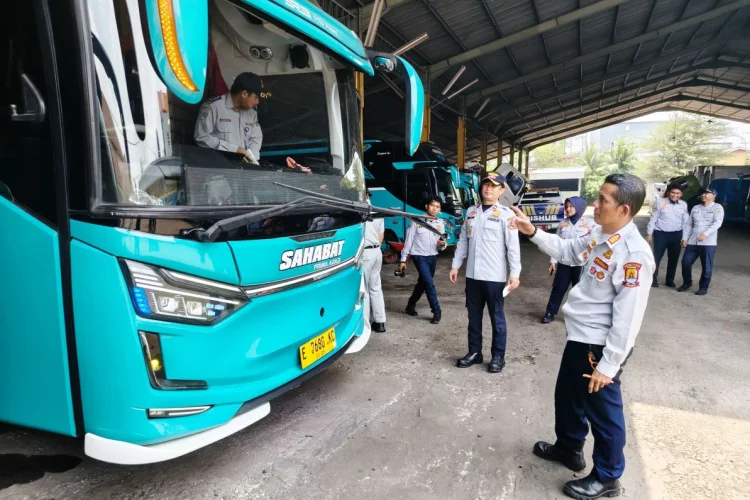 Dishub Cek Kelaikan Bus Mudik Lebaran, 15 Sopir Lolos Tes Narkoba