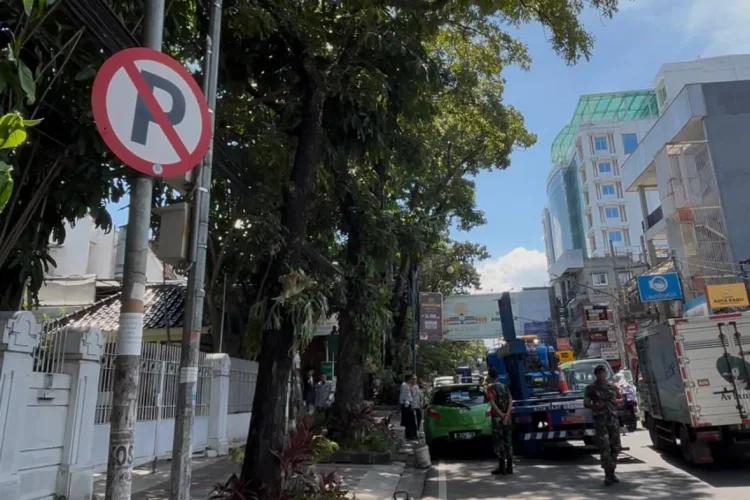 Viral Tarif Parkir Rp10 Ribu Saat Lebaran, Jukir di Kembangan Ditegur Keras