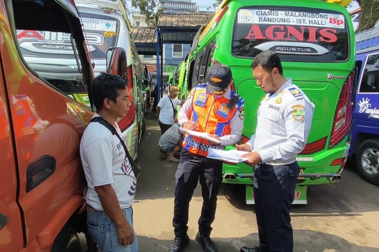 Dishub Jabar Periksa Kesehatan Sopir dan Kelayakan Angkutan Terminal 'Stasion Hall'