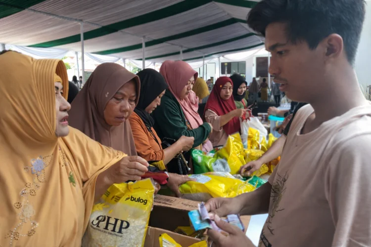 Kejari Kabupaten Cirebon Gelar Bazar Ramadan, 1.000 Paket Sembako Ditebus Rp40 Ribu