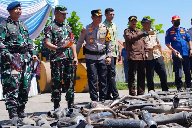 Polresta Bandung Musnahkan 14.999 Botol Miras Hasil Operasi Pekat Lodaya 2026