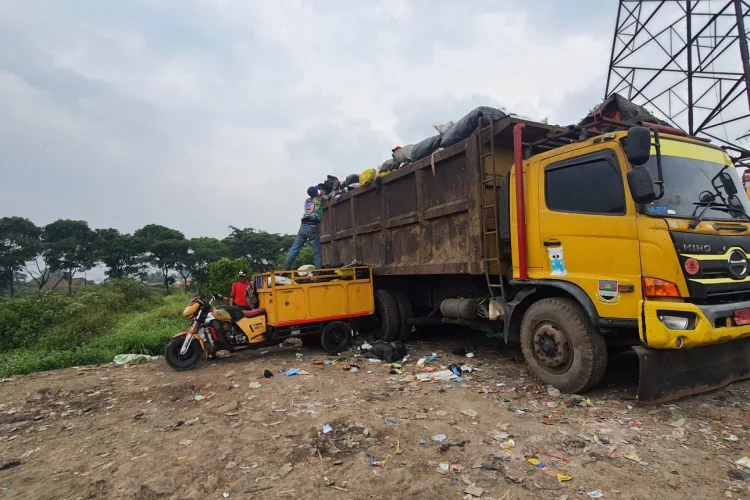 Antisipasi Peningkatan Sampah Jelang dan Pasca Idulfitri, DLH KBB Siagakan Armada