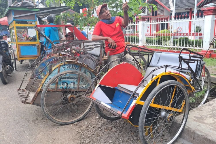 Penarik Becak di Cirebon Terima Kompensasi Lebaran, Siap Libur Demi Kelancaran Mudik