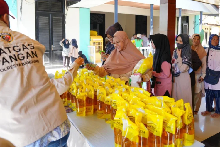 Polresta Bandung Gelar Gerakan Pangan Murah Serentak di Soreang, 800 Warga Terbantu